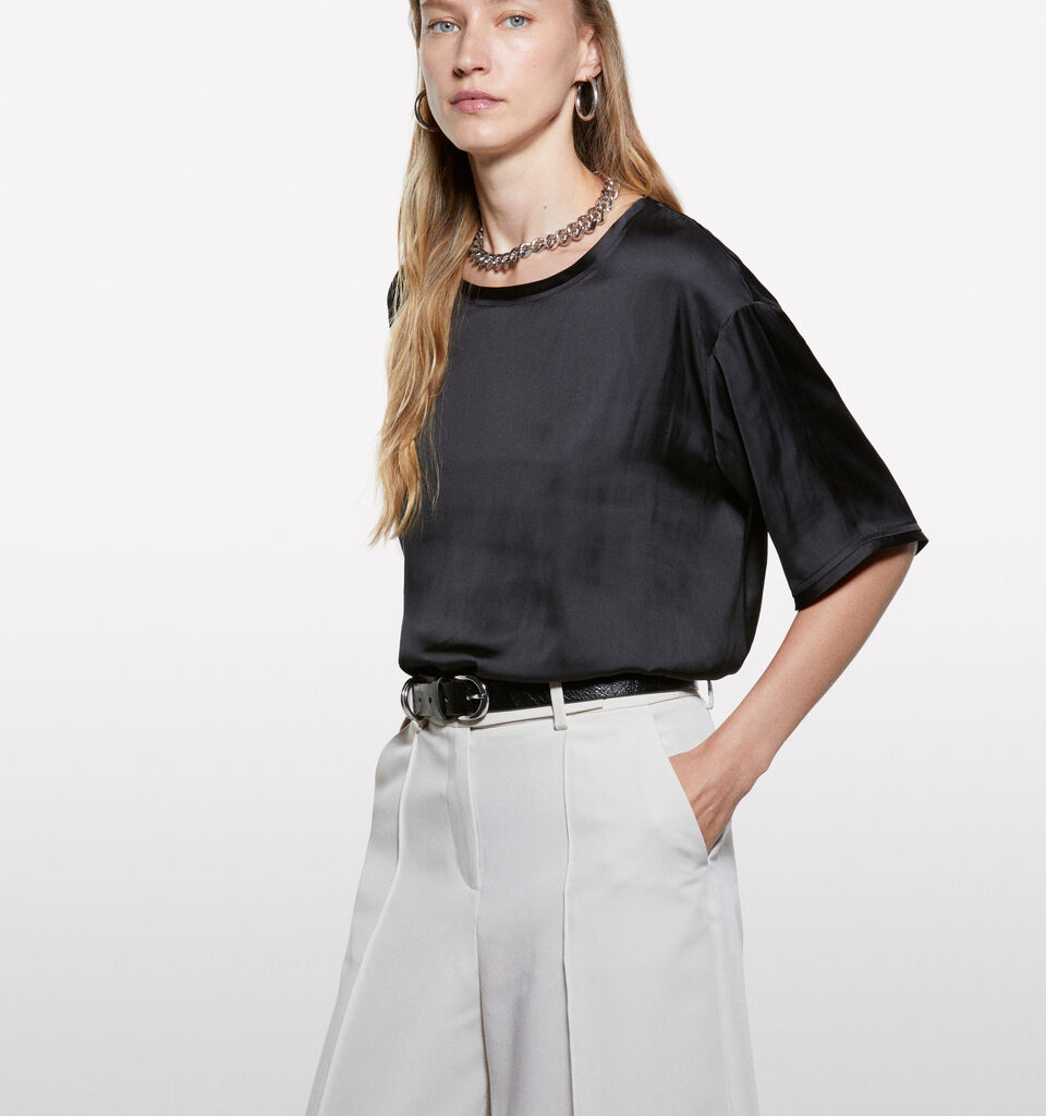 Blusa preta over fit em cetim - blusas para mulher - Preto | Sisley image number 3